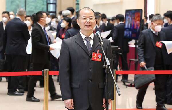 省政協(xié)委員、致公黨廣東省委會專職副主委黃小彪:高標(biāo)準(zhǔn)建設(shè)華僑經(jīng)濟文化合作試驗區(qū)